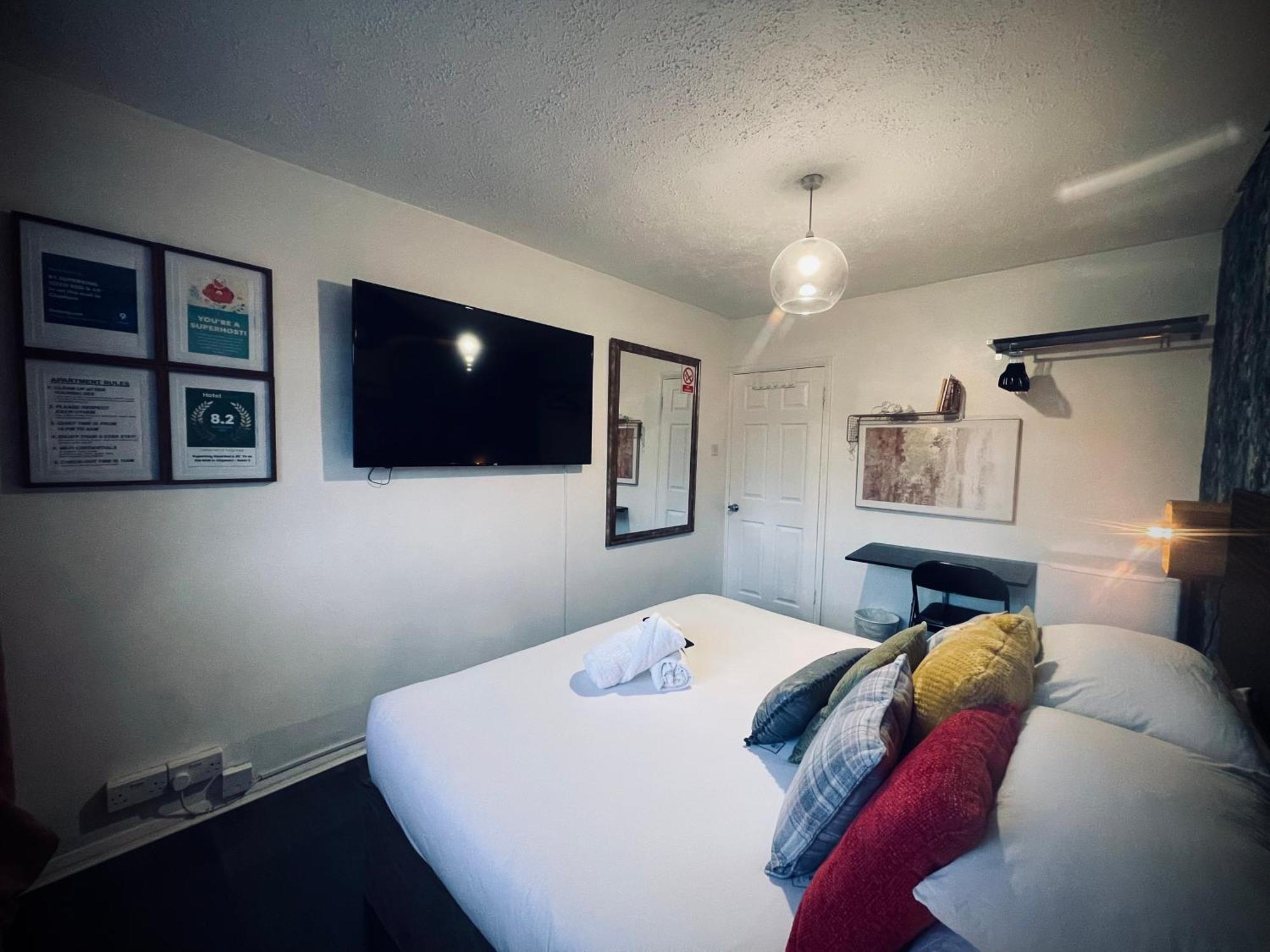 R1 Superking Sized Bed & 65" Tv On The Wall In Clapham Διαμέρισμα Λονδίνο Εξωτερικό φωτογραφία