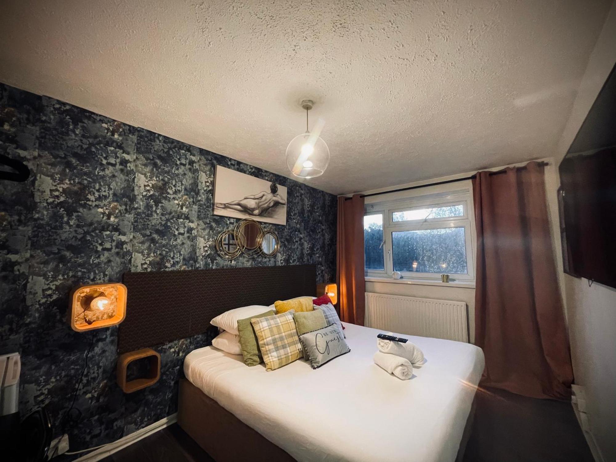 R1 Superking Sized Bed & 65" Tv On The Wall In Clapham Διαμέρισμα Λονδίνο Εξωτερικό φωτογραφία