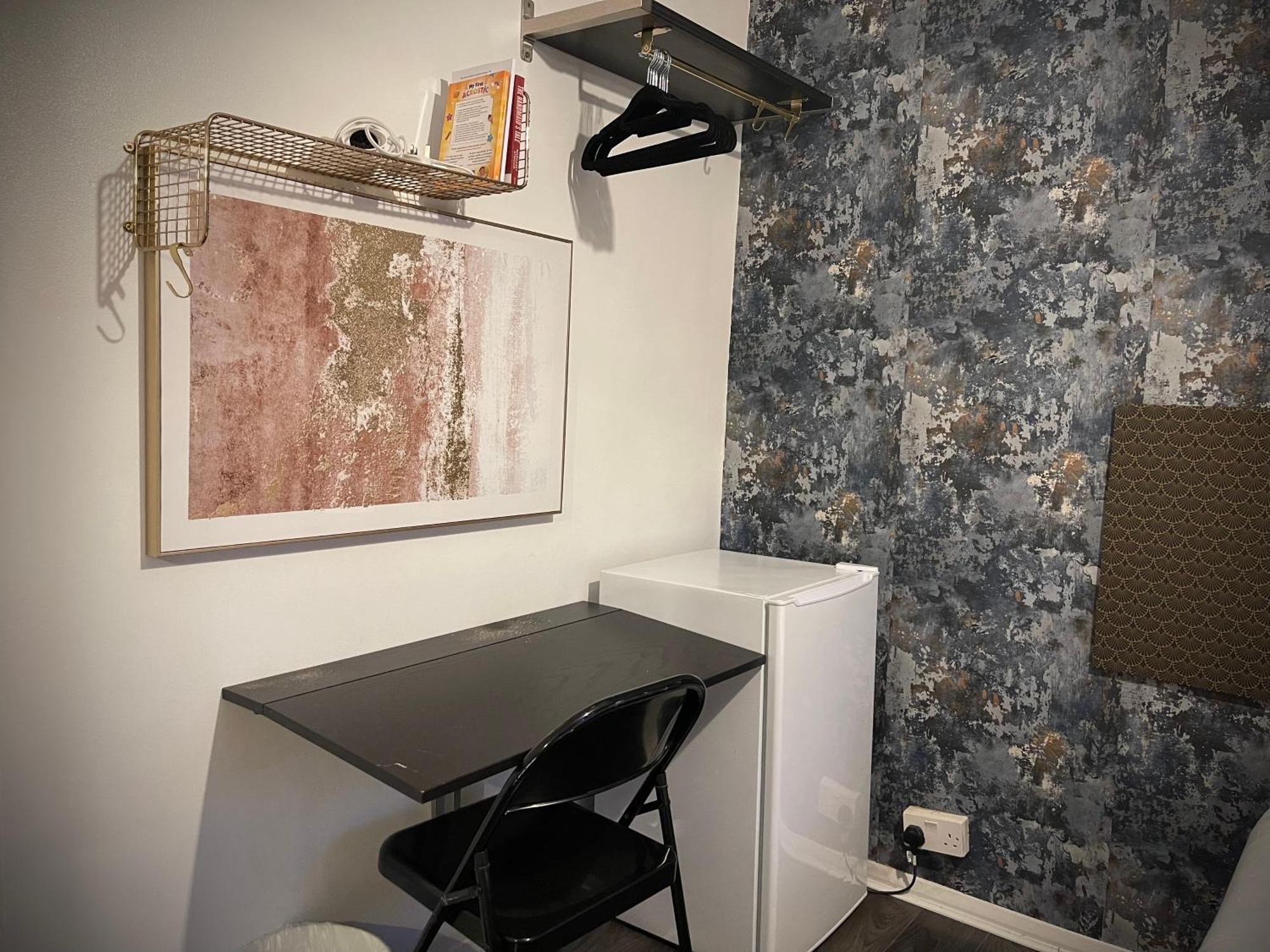 R1 Superking Sized Bed & 65" Tv On The Wall In Clapham Διαμέρισμα Λονδίνο Εξωτερικό φωτογραφία
