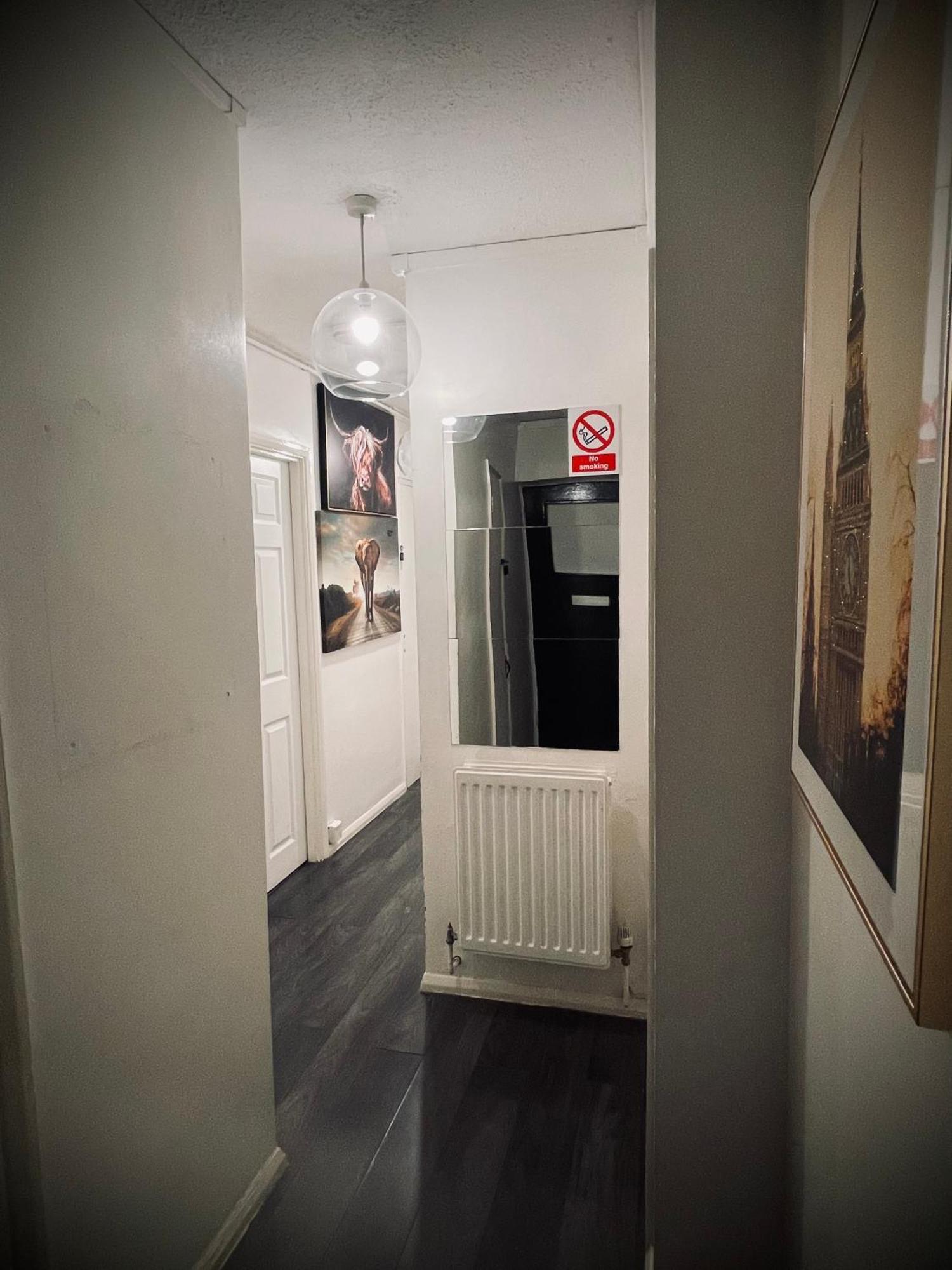 R1 Superking Sized Bed & 65" Tv On The Wall In Clapham Διαμέρισμα Λονδίνο Εξωτερικό φωτογραφία