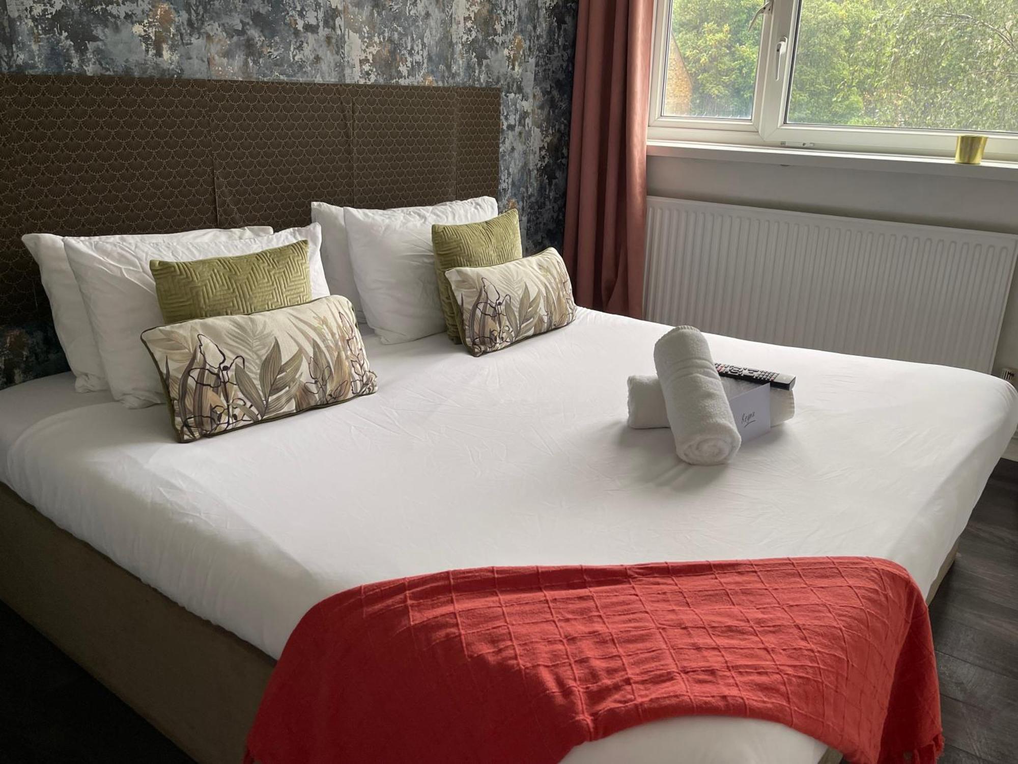 R1 Superking Sized Bed & 65" Tv On The Wall In Clapham Διαμέρισμα Λονδίνο Εξωτερικό φωτογραφία